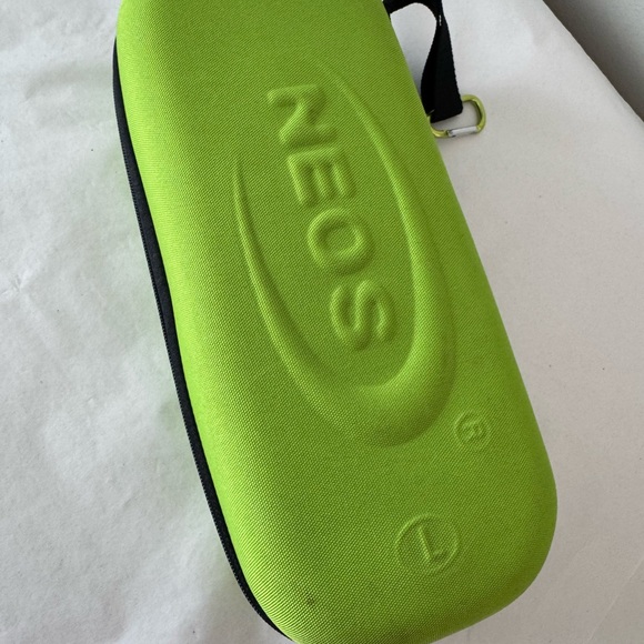 NEOS Size Large OverShoes in Carrying Case - Picture 2 of 4